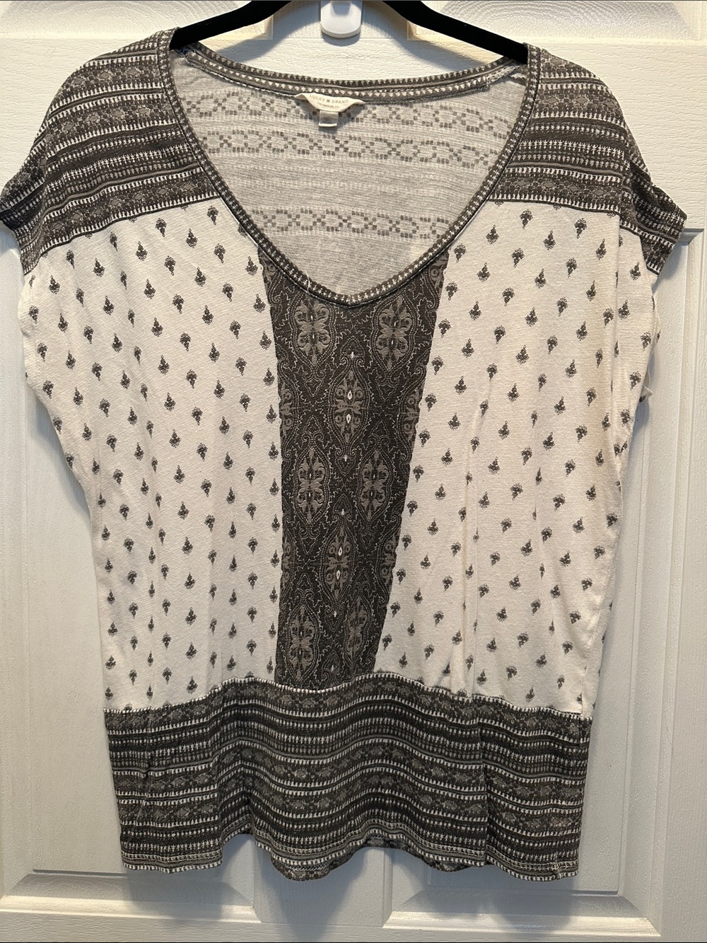 Lucky Brand Cream Brown & Gray V-Neck Short Sleeve Patterned Top Size Sm